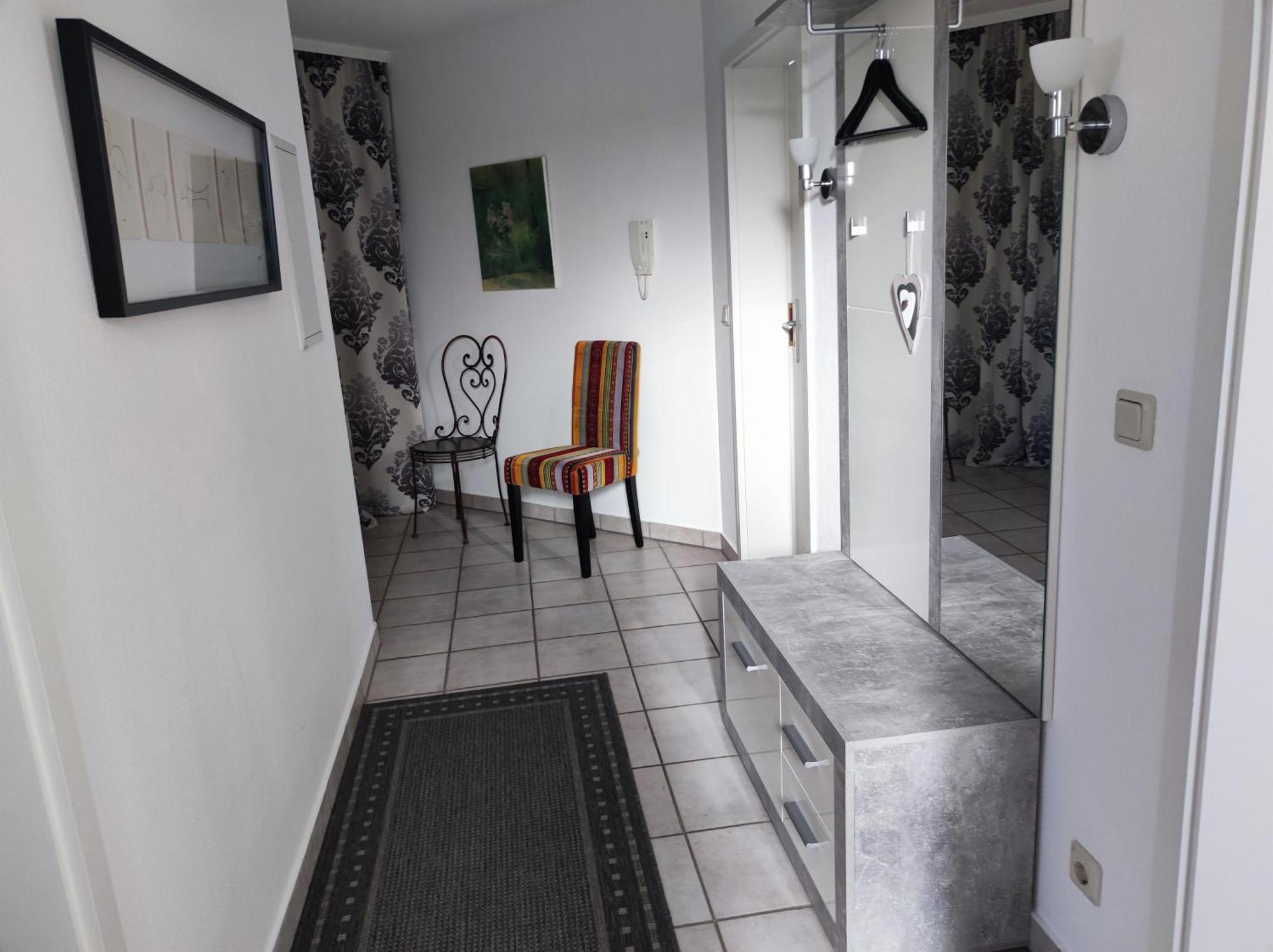 Apartment Lore Igel